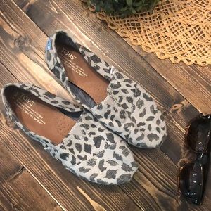 TOMS classics in retired snow leopard print